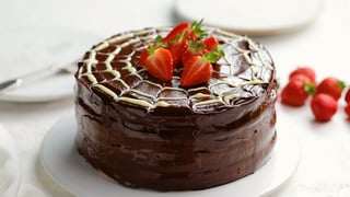 Black And White Strawberry Layer Cake_L.jpg