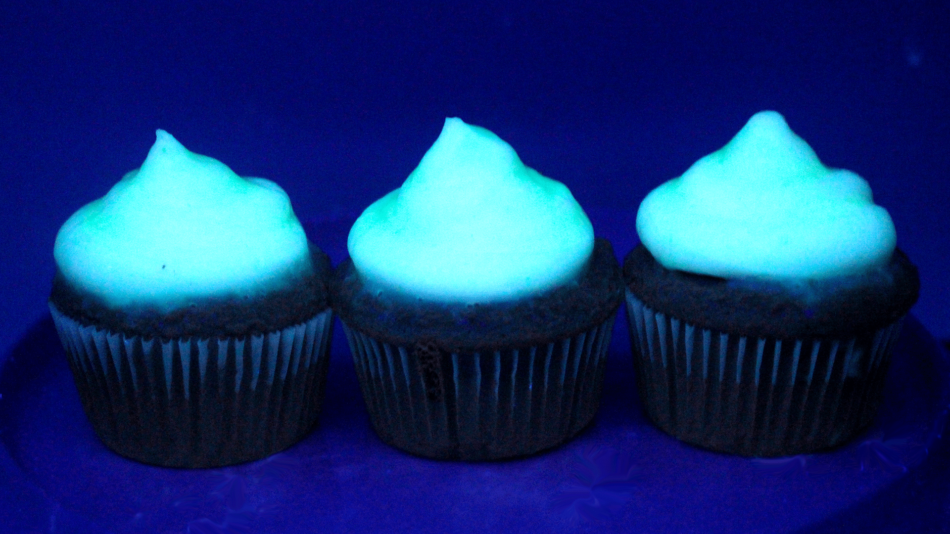 Glow-in-the-Dark Cupcakes