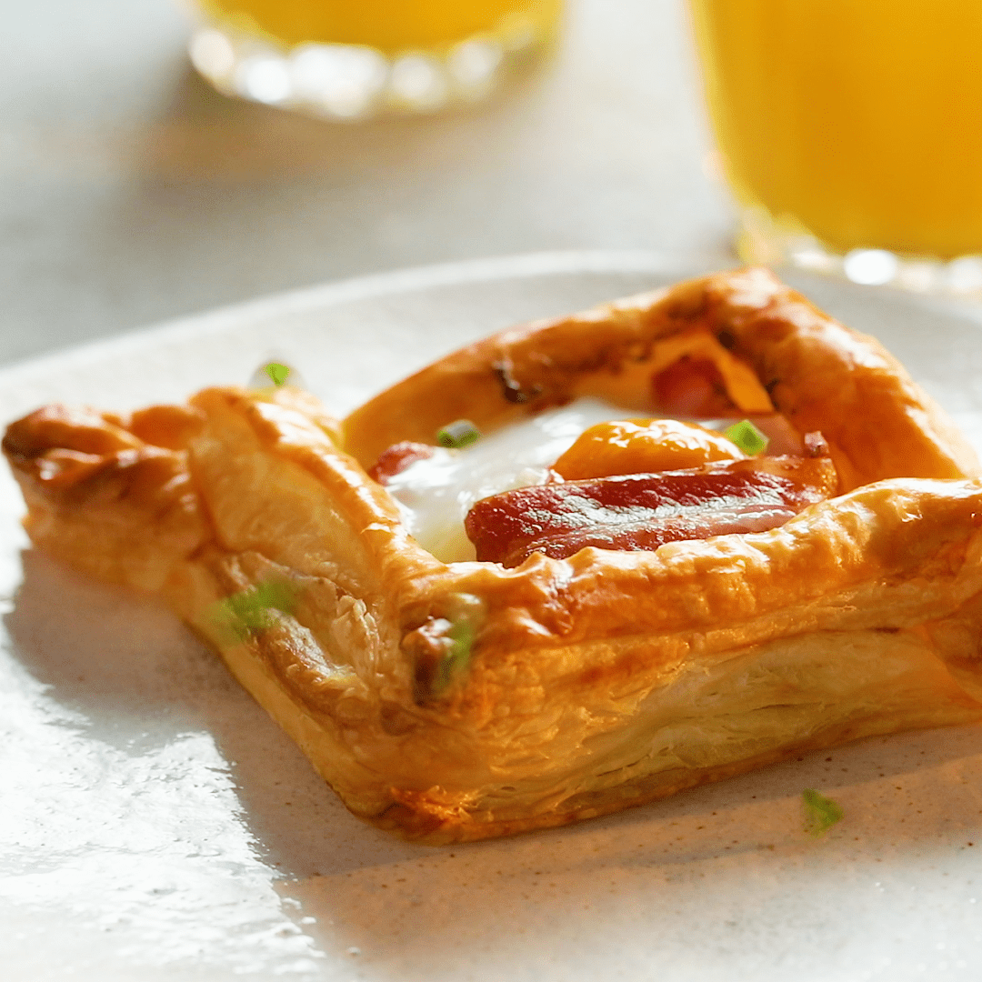 Individual Bacon And Egg Tarts 