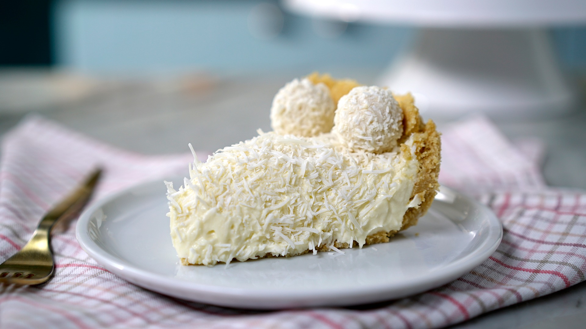 Raffaello Inspired Cheesecake - Romina's Little Corner