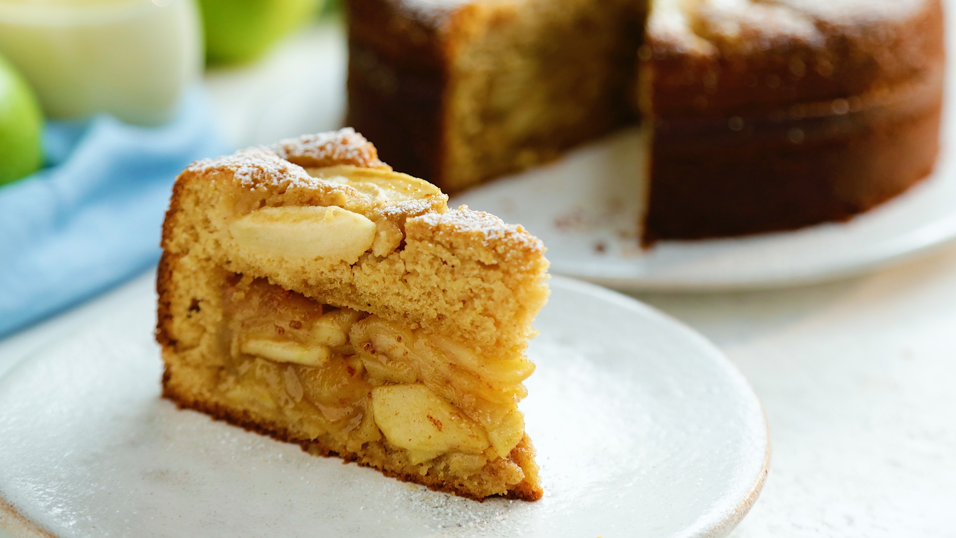 Applepieページ ケラスターゼ Gingerbread Apple Pie Cake | Tastemade