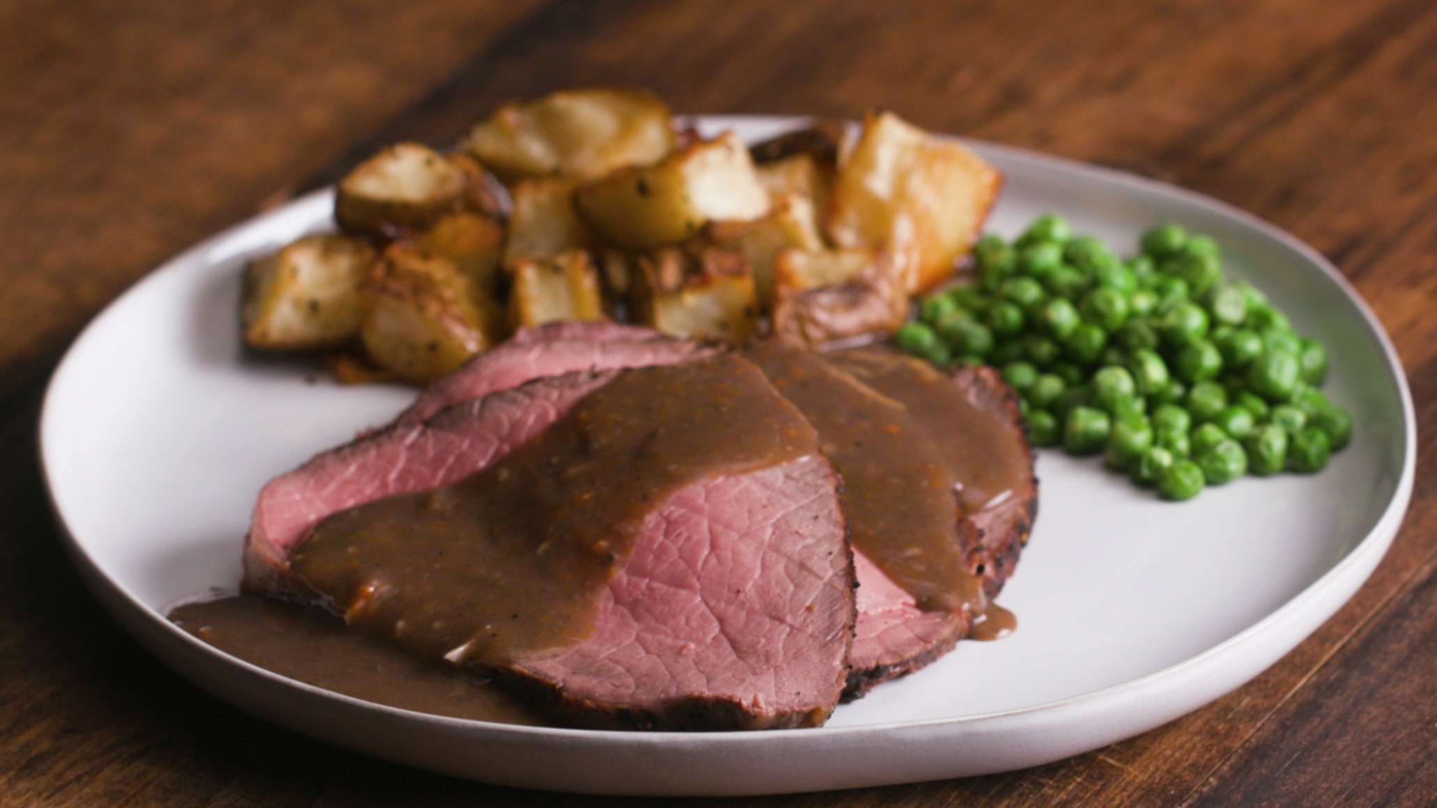 ROAST BEEF WITH GRAVY Tastemade   E2be93 