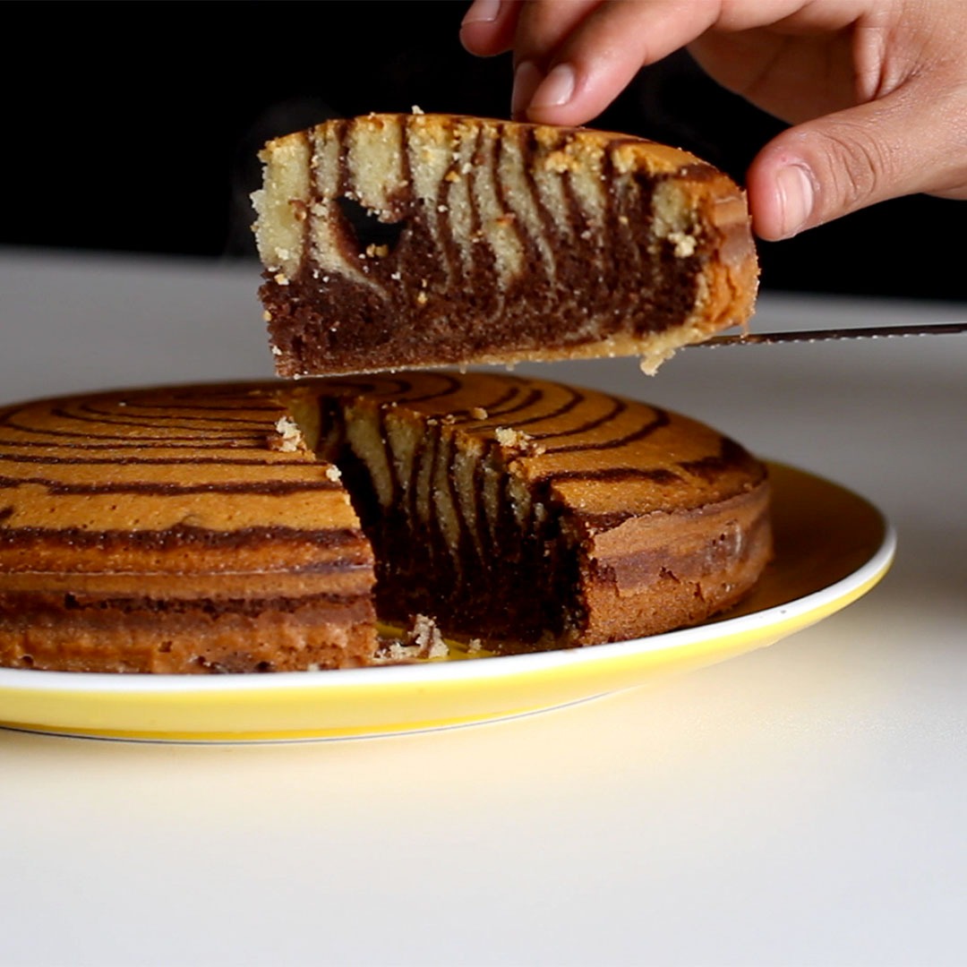 Homemade Zebra Cakes - Easy, Quick and Vegan-izable! - Justine Doiron