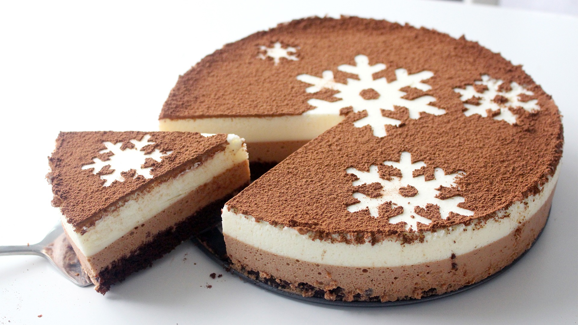 How to Make a Chocolate Snowflake Cake