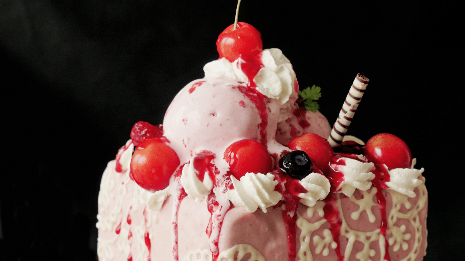 Ice Cream Sundae Cake - SugarHero