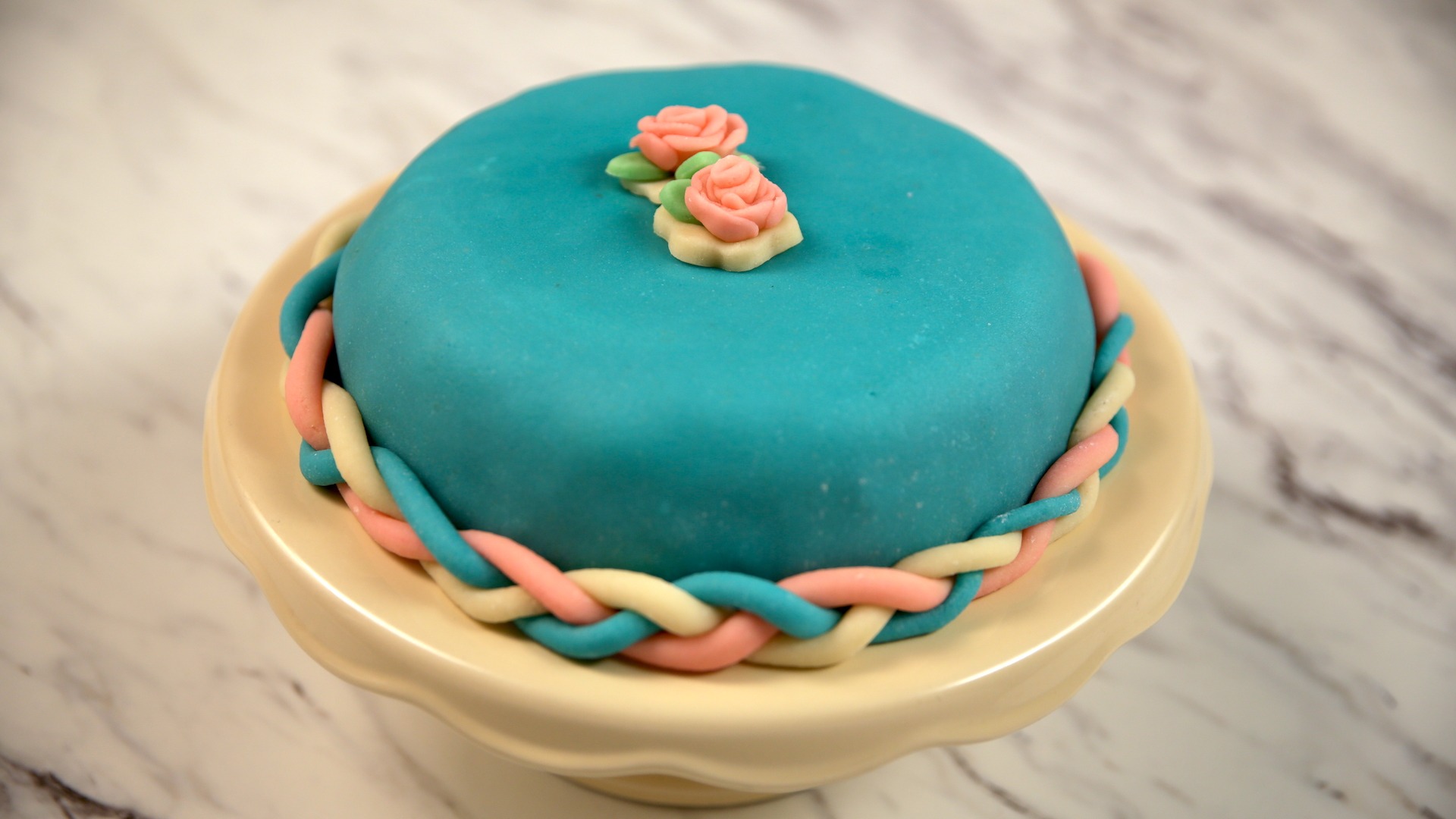Semi floral cake Wedding cake Tresslechus flavoured . . . ..@la_reen_cakes_  #la_reen_cakes_ . . . . . . #kerala #mallu #malayalam… | Instagram