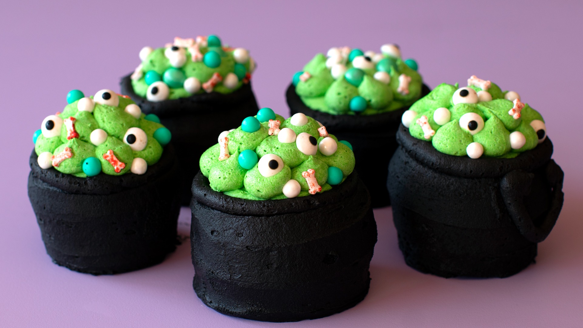 Cauldron Cake Pops | SprinkleOfHappiness