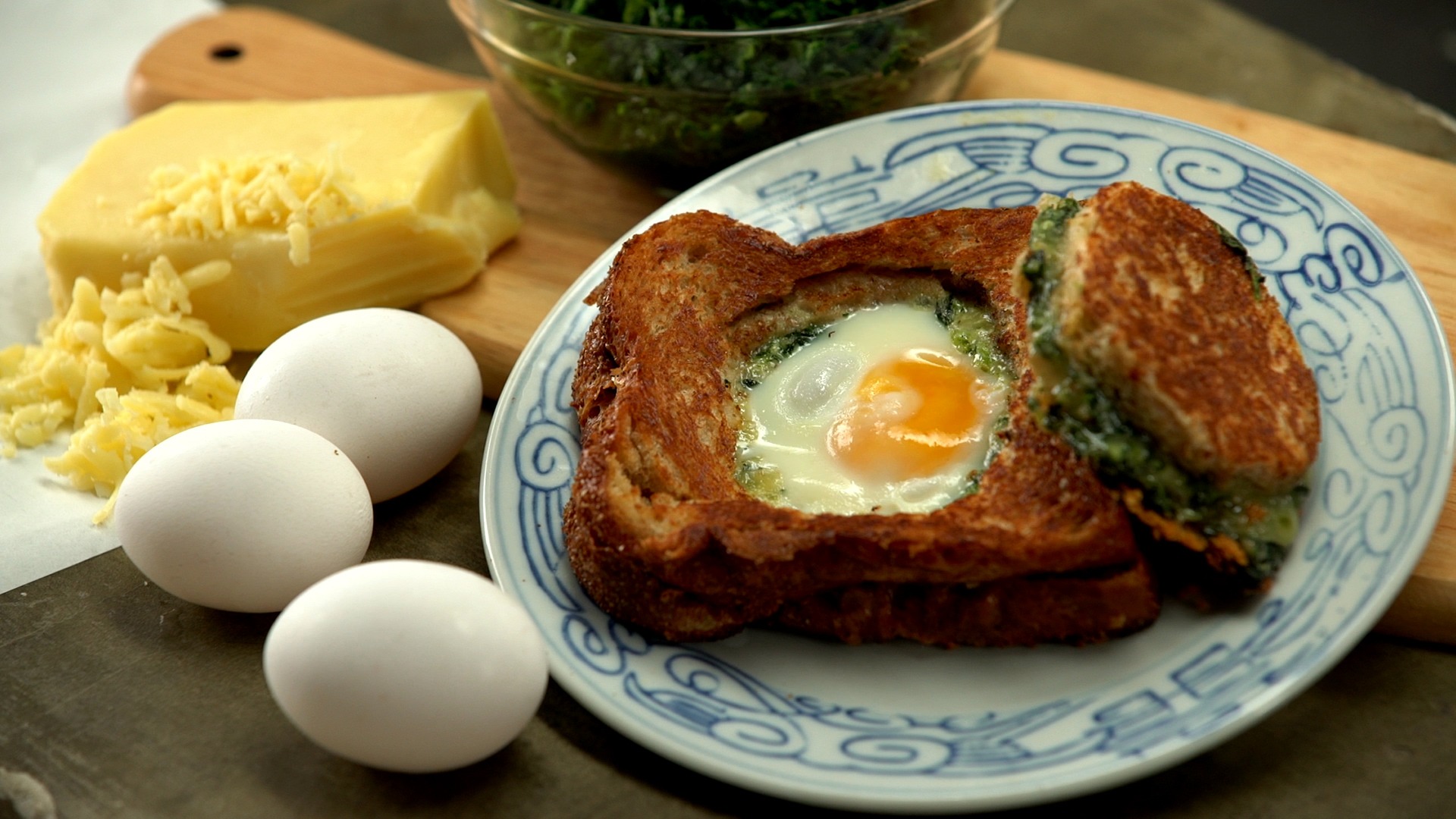 Egg-in-a-Hole Grilled Cheese Sandwich Recipe