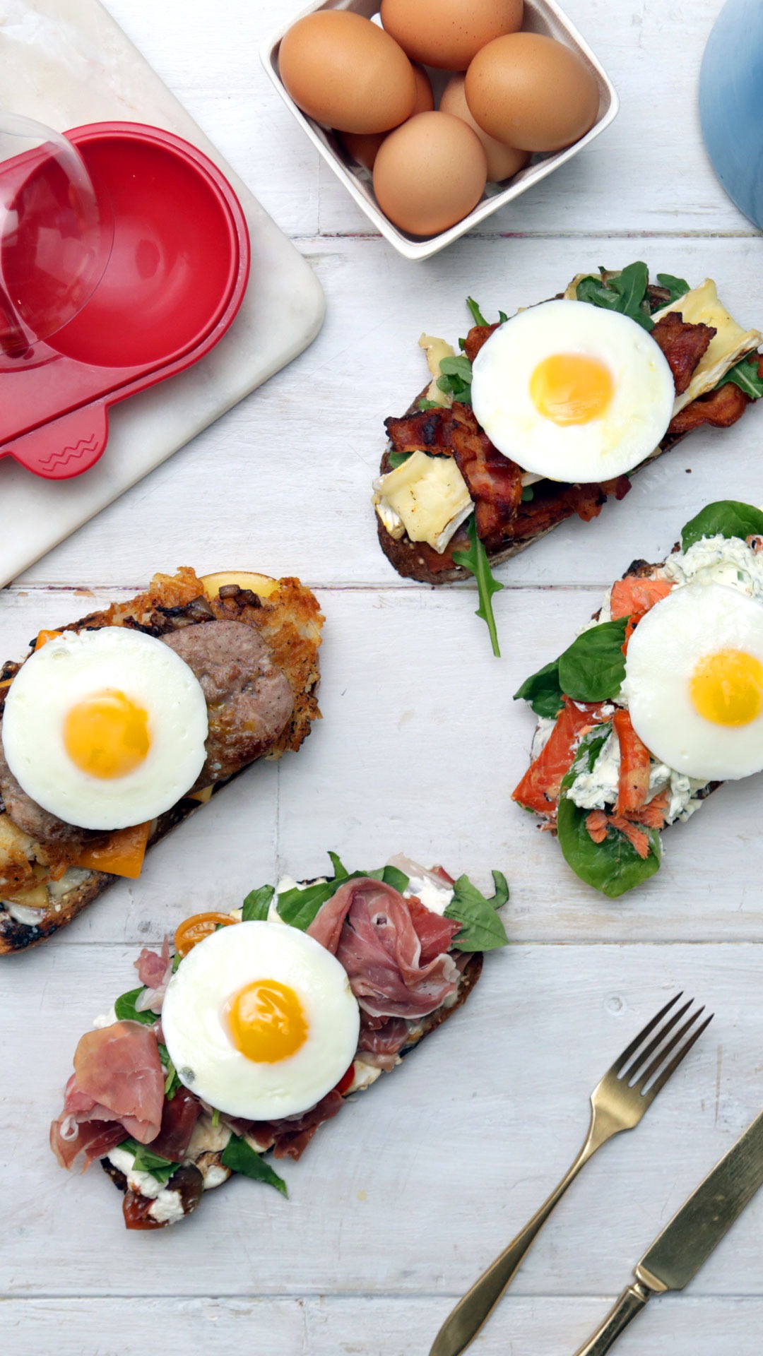 Smoked salmon and herby cream cheese toasts recipe - Ohmydish